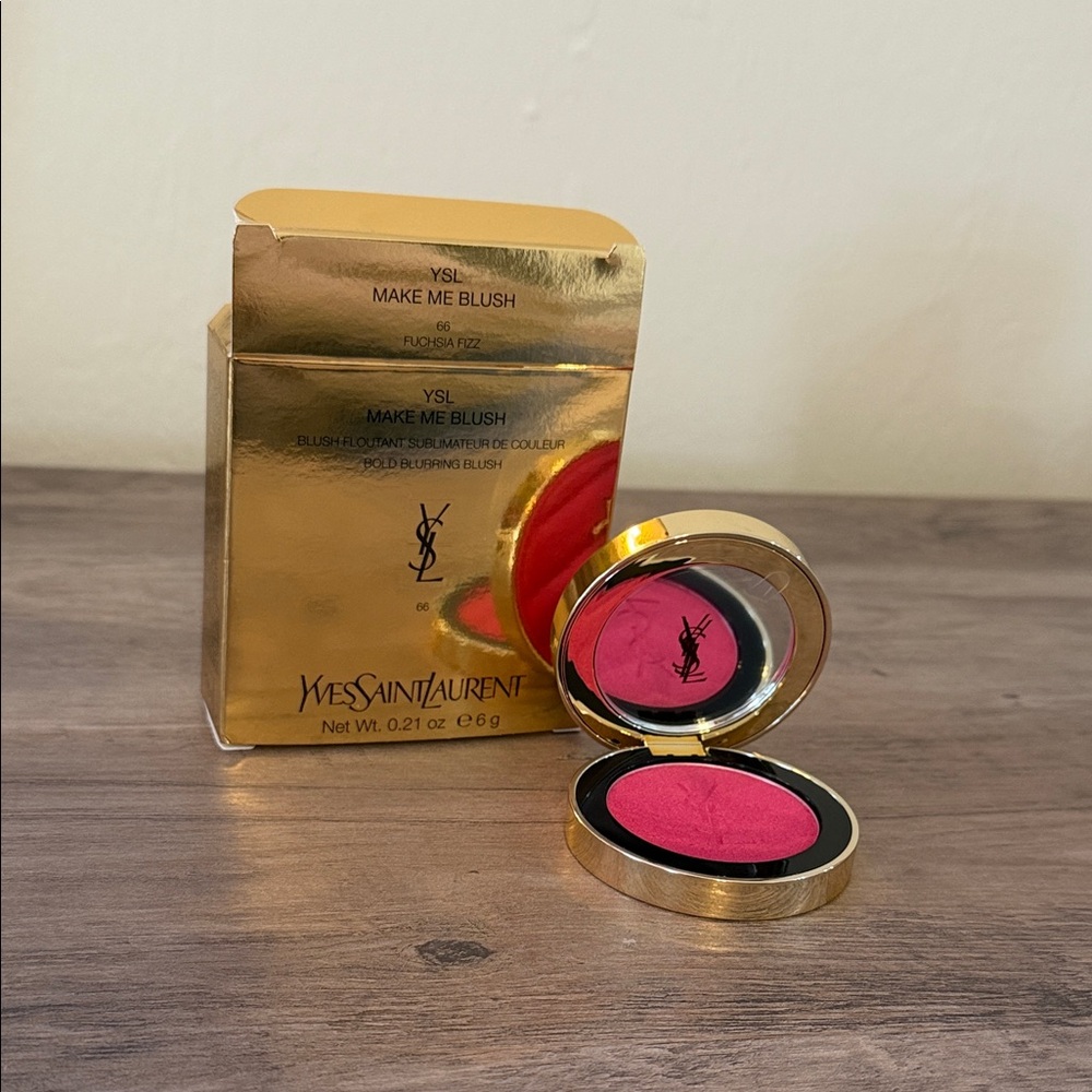 YVES SAINT LAURENT
Make Me Blush 24H Buildable Powder Blush-Fuchsia Fizz